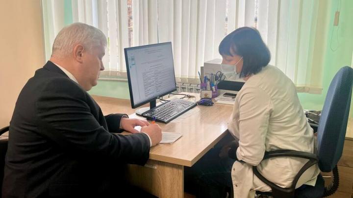 Сотрудники минздрава Саратовской области подали пример жителям и привились от гриппа