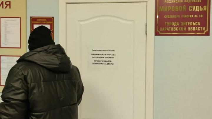 В Энгельсе нелегальная торговка накопила штрафов на 190 тысяч рублей