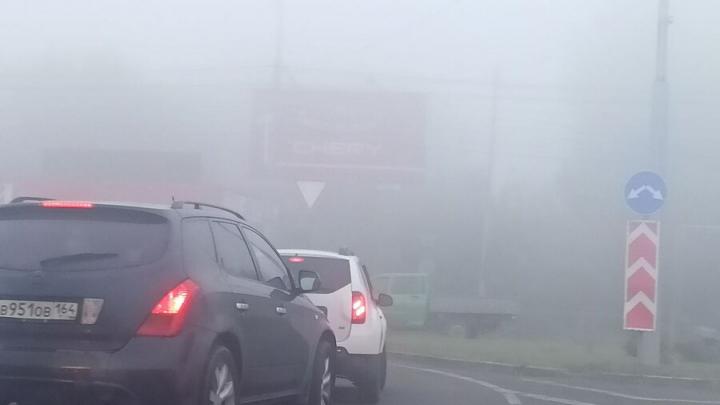 Из-за тумана и дождя в Саратовской области ухудшилась видимость на дорогах четырех районов