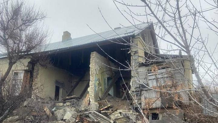 В Ленинском районе Саратова развалилась стена многоквартирного дома