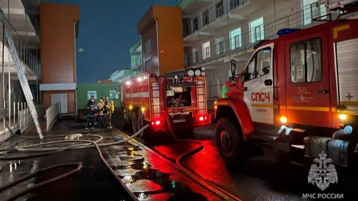 Семь человек пострадали на пожаре в инфекционной больнице Саратова