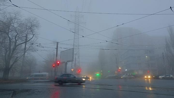 Туман и гололедица: саратовцев предупредили об ухудшении погоды