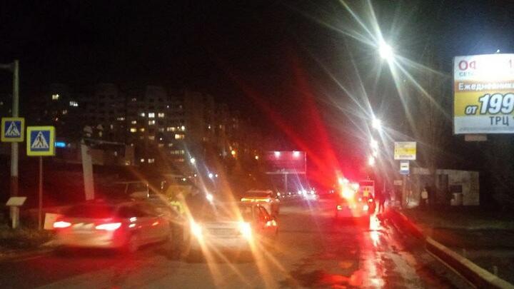 В Солнечном иномарка сбила женщину