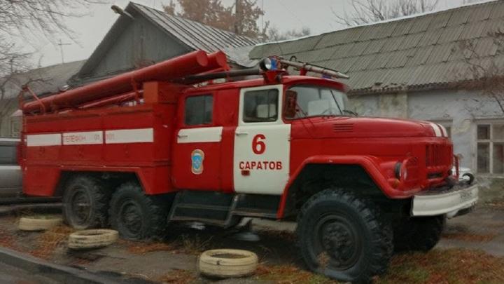 В пожаре на балаковском складе пострадал мужчина