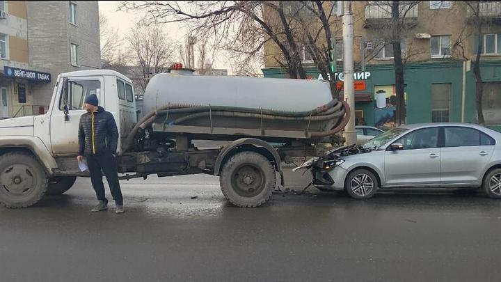Женщина пострадала в ДТП на Московском шоссе в Саратове