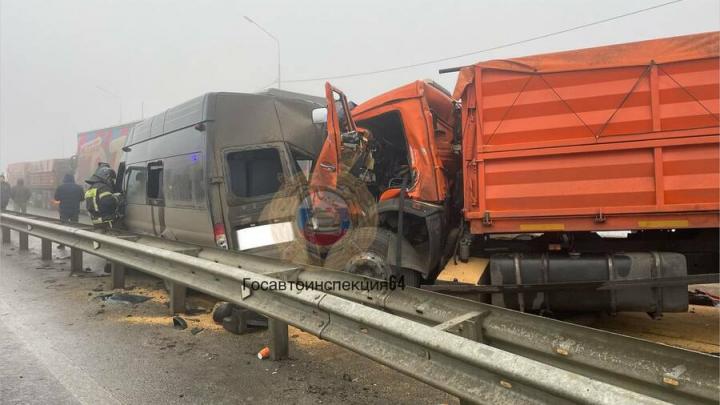 В массовой аварии в Гагаринском районе Саратова пострадали три человека