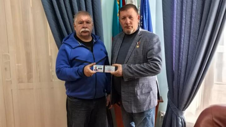 Александру Янкловичу вручили удостоверение члена Президиума «ОФИЦЕРОВ РОССИИ»