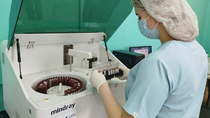 В Энгельсской поликлинике установили новый биохимический анализатор