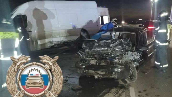 Водитель легковушки погиб в автокатастрофе около Татищева