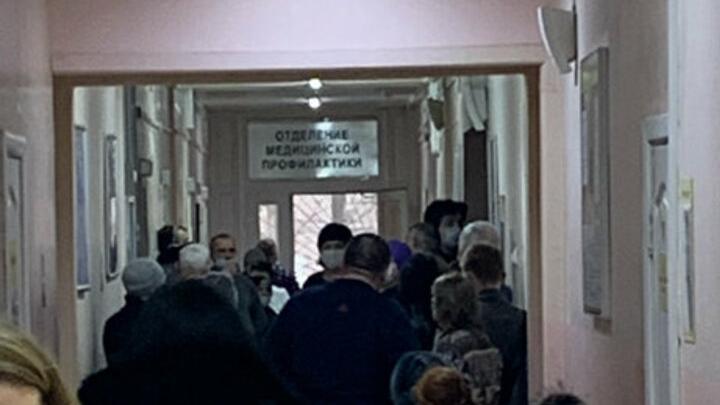 Эпидпорог по ОРВИ превышен: школьники и взрослые болеют активнее всего