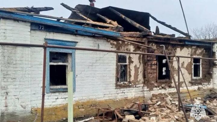 Из-за неисправной печи в саратовском селе сгорел дом