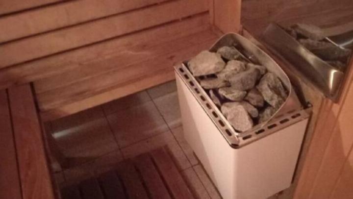 Житель Энгельса пошел в сауну с женщинами и остался без денег Житель Энгельса пошел в сауну с женщинами и остался без денег