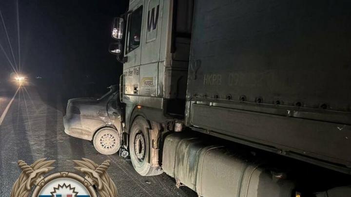Водитель легковушки погиб в ДТП с грузовиком в Саратовской области Водитель легковушки погиб в ДТП с грузовиком в Саратовской области
