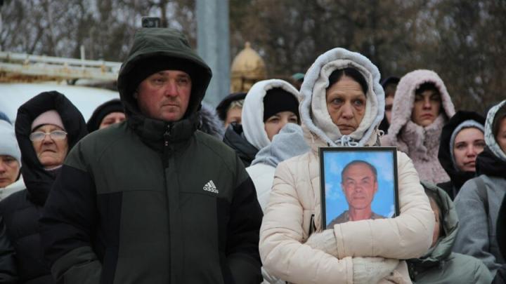 На мемориал в Парке Победы занесли имена Героев-саратовцев