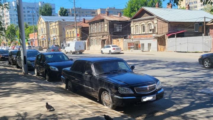 Саратовец с битой уничтожил машину соседки