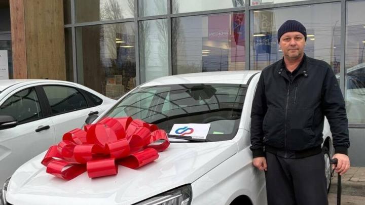 Пострадавшим на производстве саратовцам с начала года вручили 25 адаптированных машин Пострадавшим на производстве саратовцам с начала года вручили 25 адаптированных машин