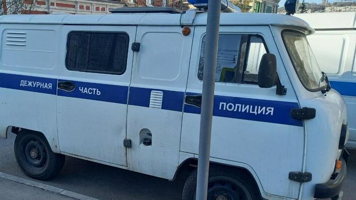 В Саратове возле торгового центра избили двух подростков