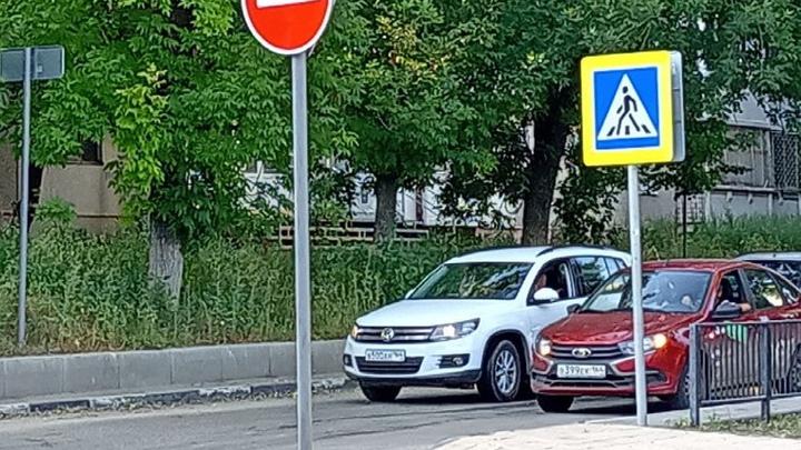 В Саратове начнут устанавливать новые знаки пешеходных переходов