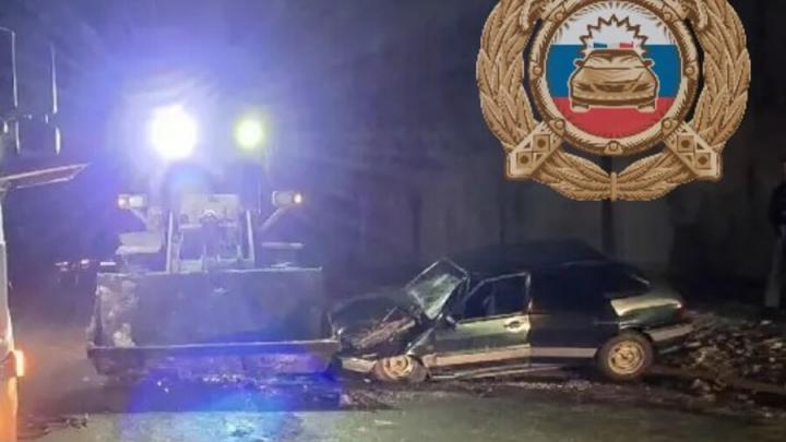 Водитель "14-й" пострадал в ДТП с трактором в Заводском районе Саратова Водитель "14-й" пострадал в ДТП с трактором в Заводском районе Саратова