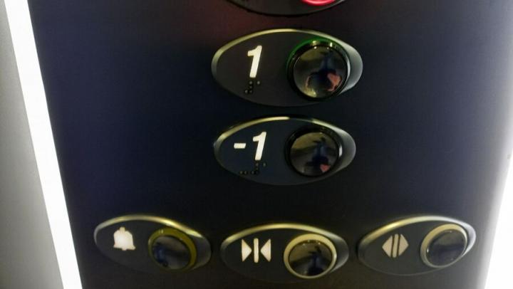 Минздрав советует саратовцам иногда отказываться от лифта, особенно в праздники Минздрав советует саратовцам иногда отказываться от лифта, особенно в праздники