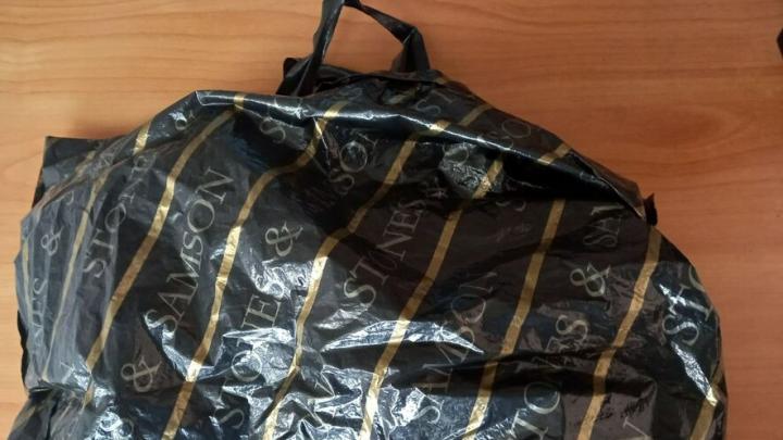 «Хризантема» для пакета с деньгами: мошенник из Серова обманул жителя Энгельса