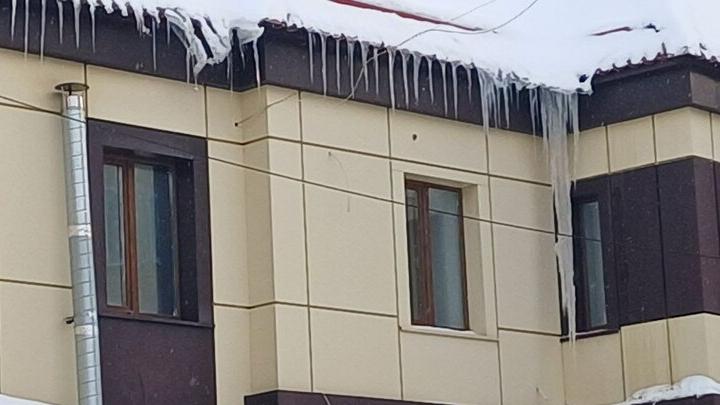 В Энгельсе 150 собственников помещений привлечены к штрафам за сосульки