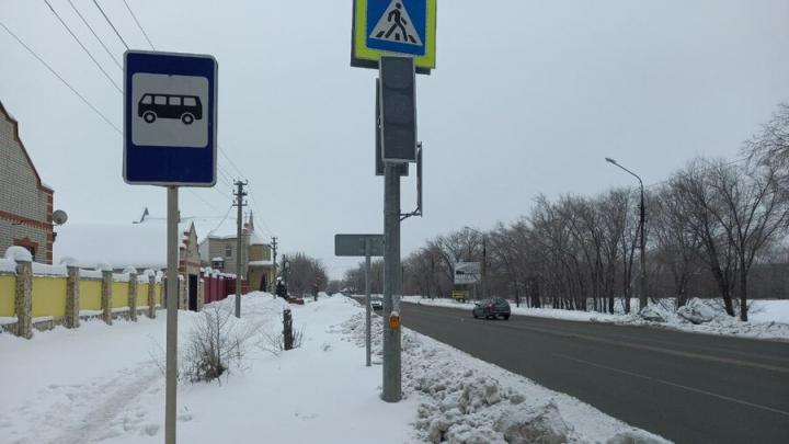 Метаморфозы Энгельса: коммунальщики «забывают» чистить пешеходные переходы, тротуары и остановки