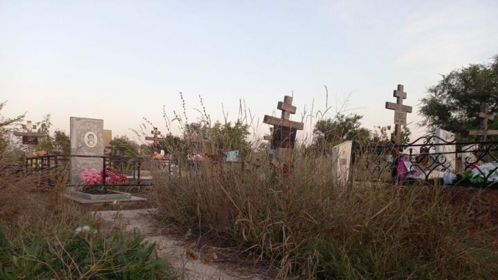 Жителям Энгельса разъяснили правила погребения: не каждый может упокоиться на семейном захоронении