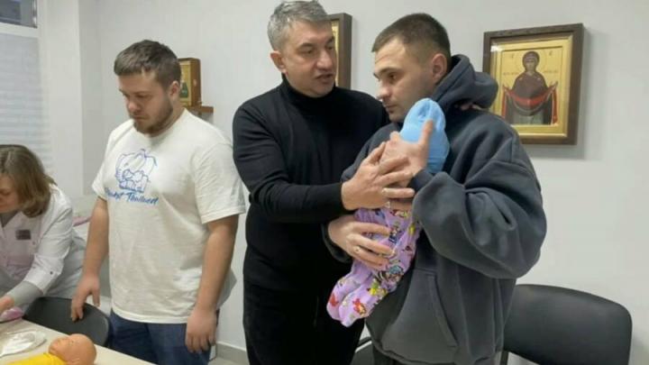 Жителей Энгельса приглашают в Школу молодого отца Жителей Энгельса приглашают в Школу молодого отца