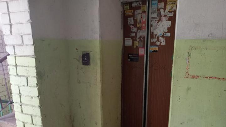 Прокуратура Октябрьского района Саратова проверила лифты в многоэтажках: нарушения нашли в работе девяти управляющих компаний