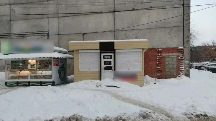 Администрация отсудила участок на Пролетарской — приставы заставили убрать киоск Администрация отсудила участок на Пролетарской — приставы заставили убрать киоск