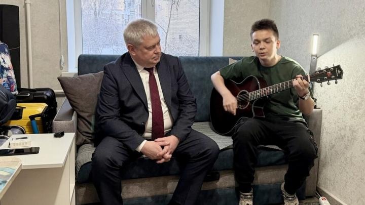 Виктор из Саратова получил долгожданный подарок от министра здравоохранения региона