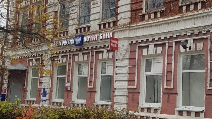 Варежки с сюрпризом: саратовчанин попался на закладке у почтового отделения