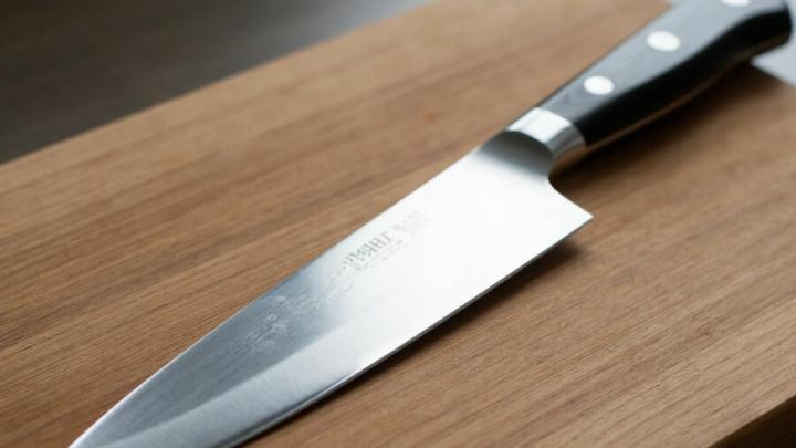 Угрожал знакомой ножом: пенсионер из Саратовской области получил наказание Угрожал знакомой ножом: пенсионер из Саратовской области получил наказание