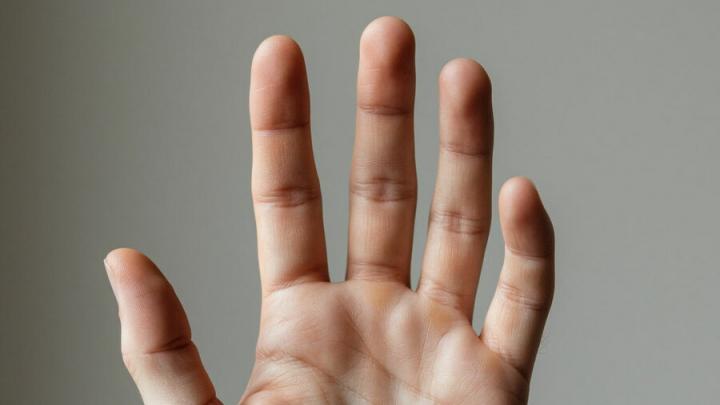 В Базарном Карабулаке агрессивный пенсионер хотел откусить палец полицейскому В Базарном Карабулаке агрессивный пенсионер хотел откусить палец полицейскому