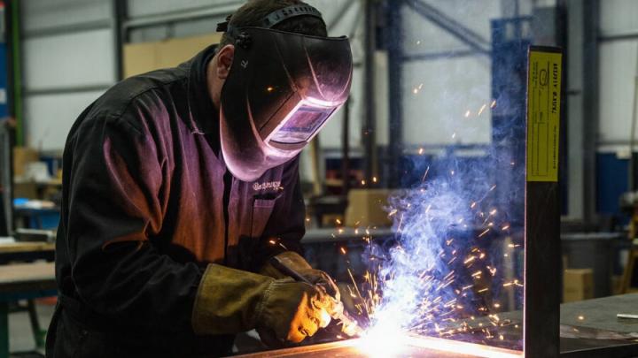 Сварщики в Саратовской области получают до 244 тысяч рублей