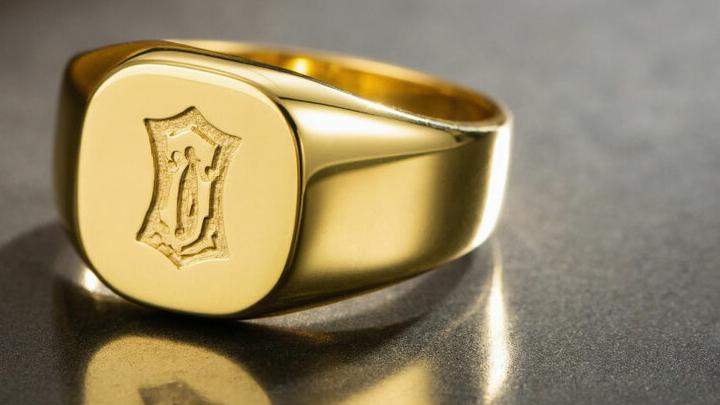 Из-за спора о долге: житель Балаково избил соседа и забрал золотое кольцо