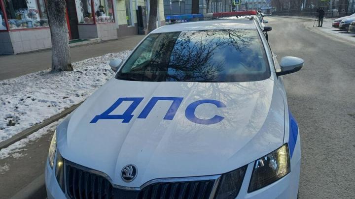 В Саратове инспектора ДПС за деньги решили не задерживать водителя-наркомана