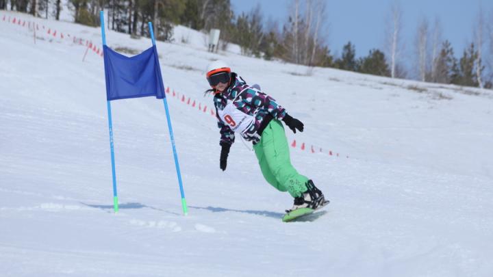 Лыжи и сноуборды: саратовские нефтяники устроили гонки в Хвалынске