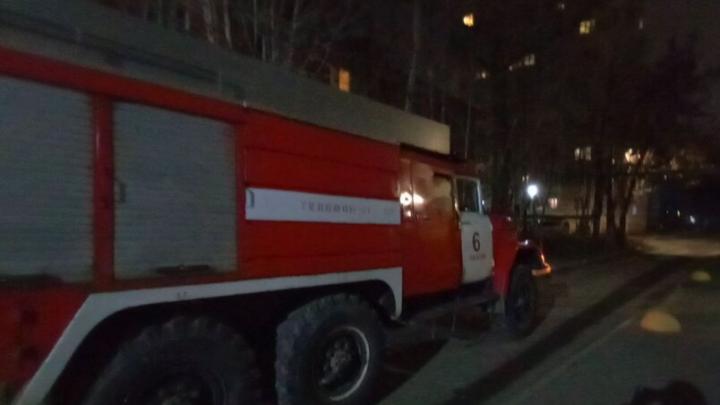 Ночной пожар на Валовой в Саратове тушили 13 расчетов Ночной пожар на Валовой в Саратове тушили 13 расчетов