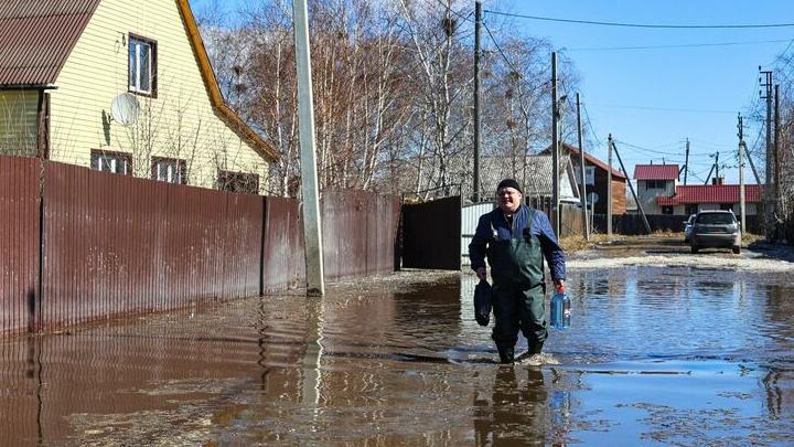 Паводок в Саратовской области: минздрав готов задействовать санавиацию Паводок в Саратовской области: минздрав готов задействовать санавиацию