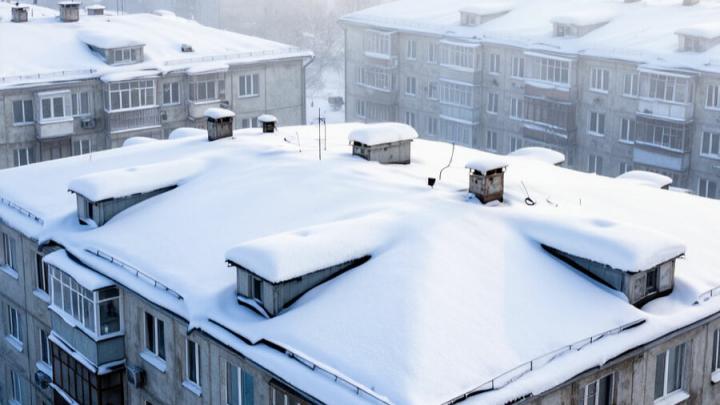 Наказание за снег: директора вольской УК оштрафовали за неочищенные крыши