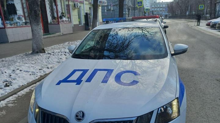 Иностранец пытался подкупить саратовского полицейского Иностранец пытался подкупить саратовского полицейского