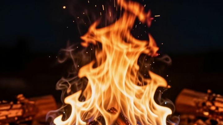 Чиновника в Лысогорском районе оштрафовали за игнорирование обращения пострадавшего от пожара