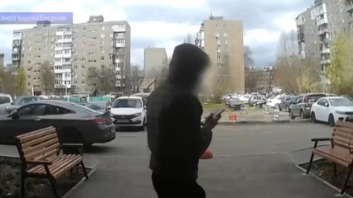 В Энгельсе задержали курьера-мошенника: пенсионеры лишились 225 тысяч рублей