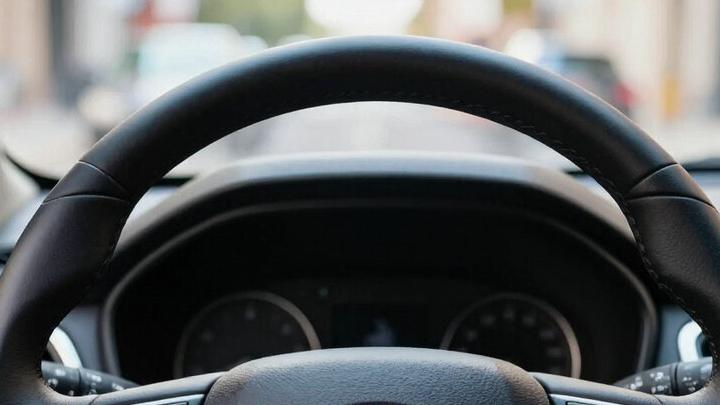 Водитель из Екатериновки купил права за 100 тысяч и попался полиции