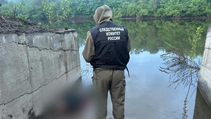 В Балашовском районе из реки Хопёр достали тело мужчины В Балашовском районе из реки Хопёр достали тело мужчины