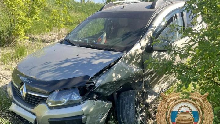 Водитель Renault пострадал в ДТП с "14-й" под Хвалынском Водитель Renault пострадал в ДТП с "14-й" под Хвалынском