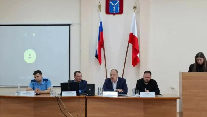 Замминистра ЖКХ Александр Мышев потребовал от глав районов лично контролировать подготовку к зиме