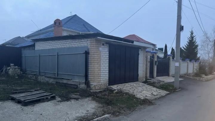 Саратовцу пришлось сносить постройку из-за штрафа в тысячу рублей Саратовцу пришлось сносить постройку из-за штрафа в тысячу рублей
